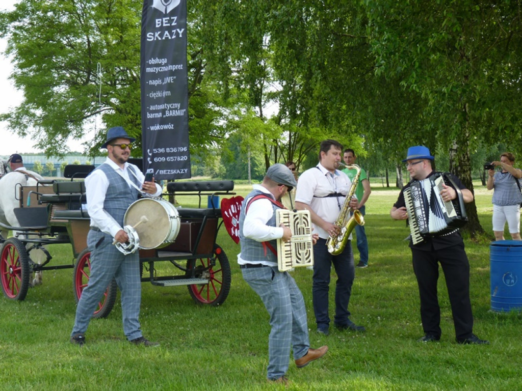 Pomagają z kopyta - biesiada w szczytnym celu
