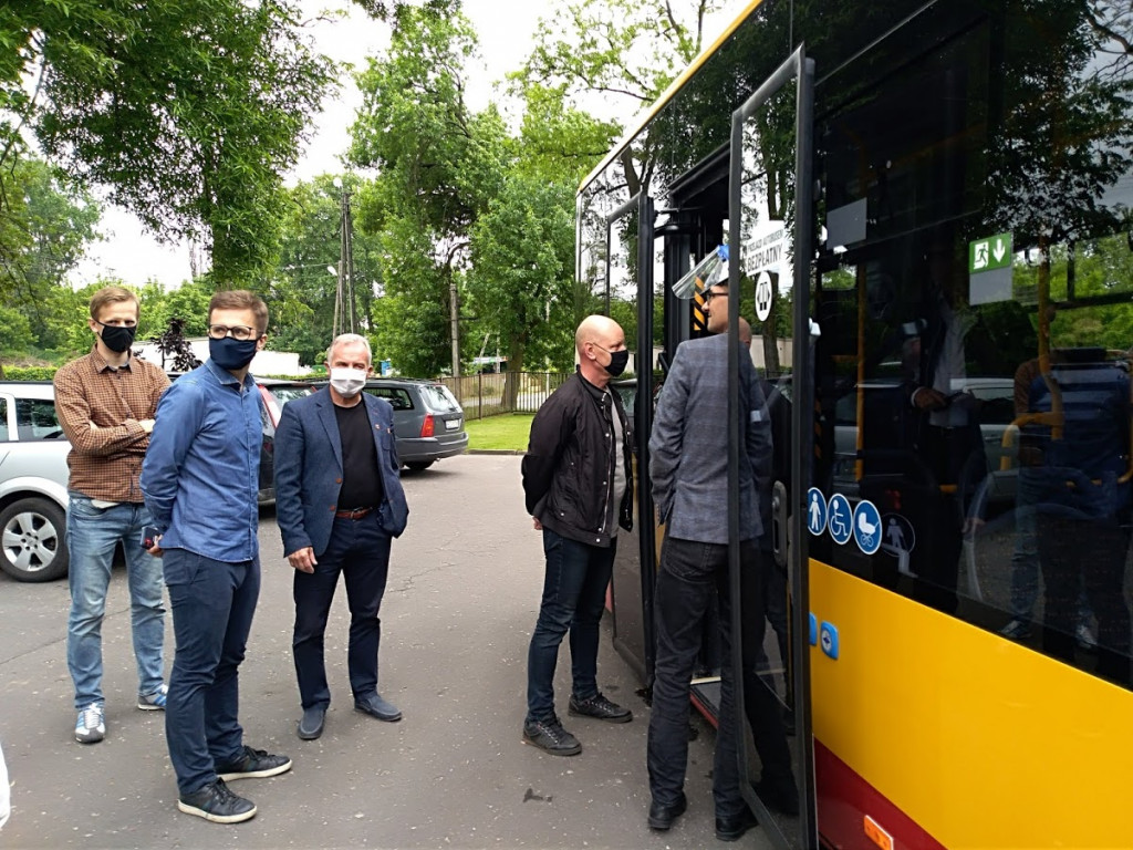 Radni już jechali nowym autobusem miejskim. A kiedy mieszkańcy?
