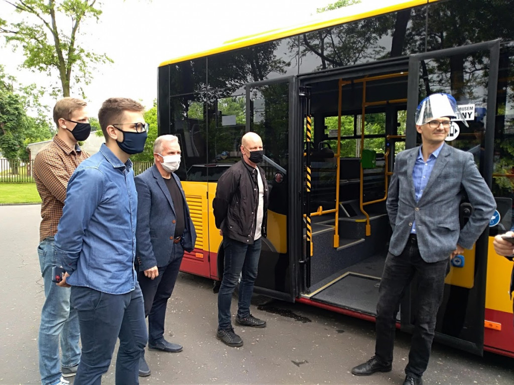 Radni już jechali nowym autobusem miejskim. A kiedy mieszkańcy?