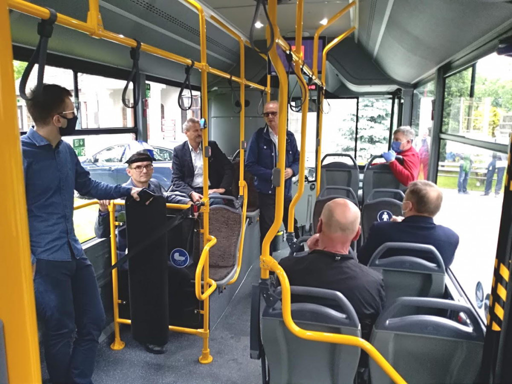Radni już jechali nowym autobusem miejskim. A kiedy mieszkańcy?