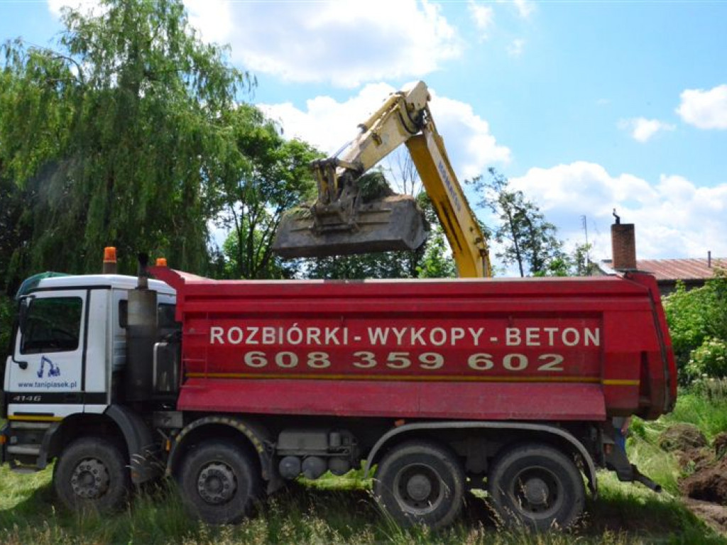 Wreszcie! Na teren przy Krudowskiego wjechała koparka