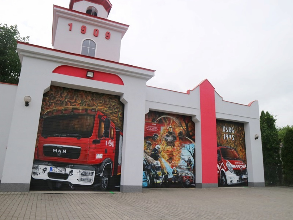 Artysta z Indonezji koloruje Łyszkowice
