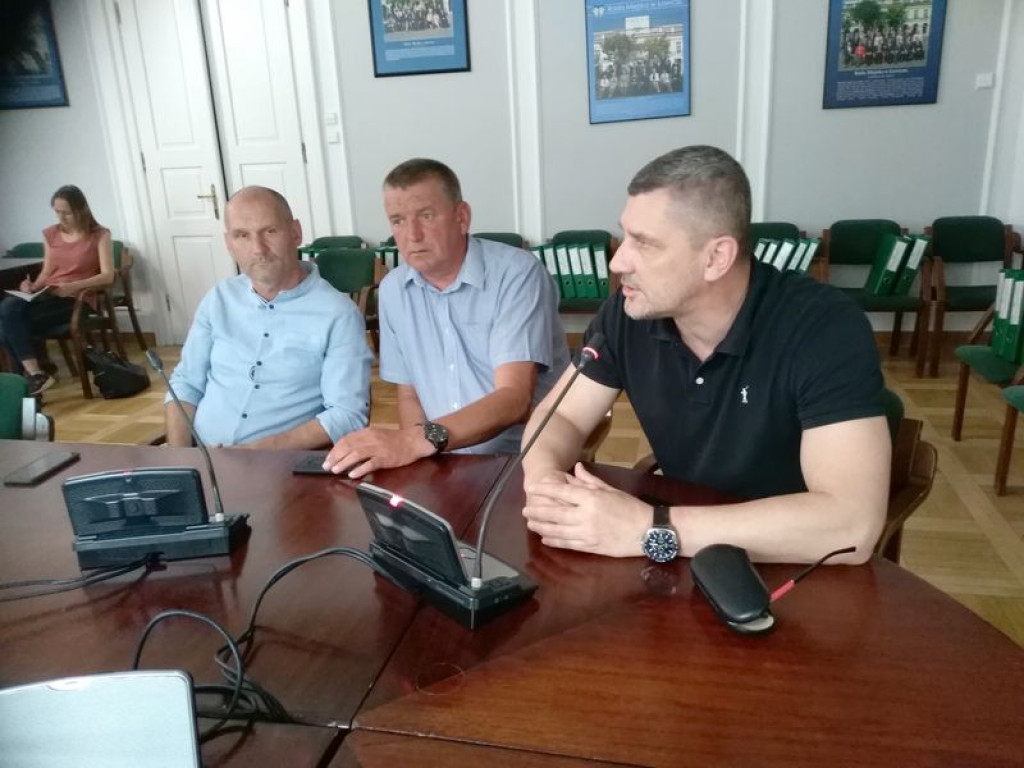 Trudne rozmowy o pieniądzach dla klubów sportowych DYSKUSJA - FILM