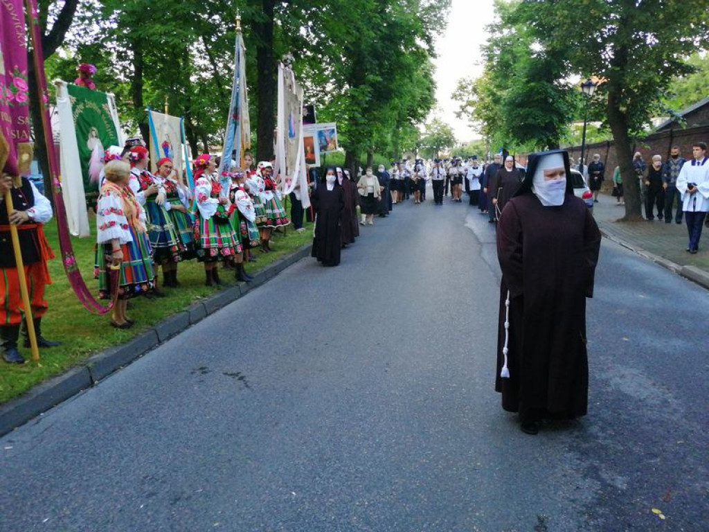 Procesja przeszła Alejami Sienkiewicza FILM i ZDJĘCIA