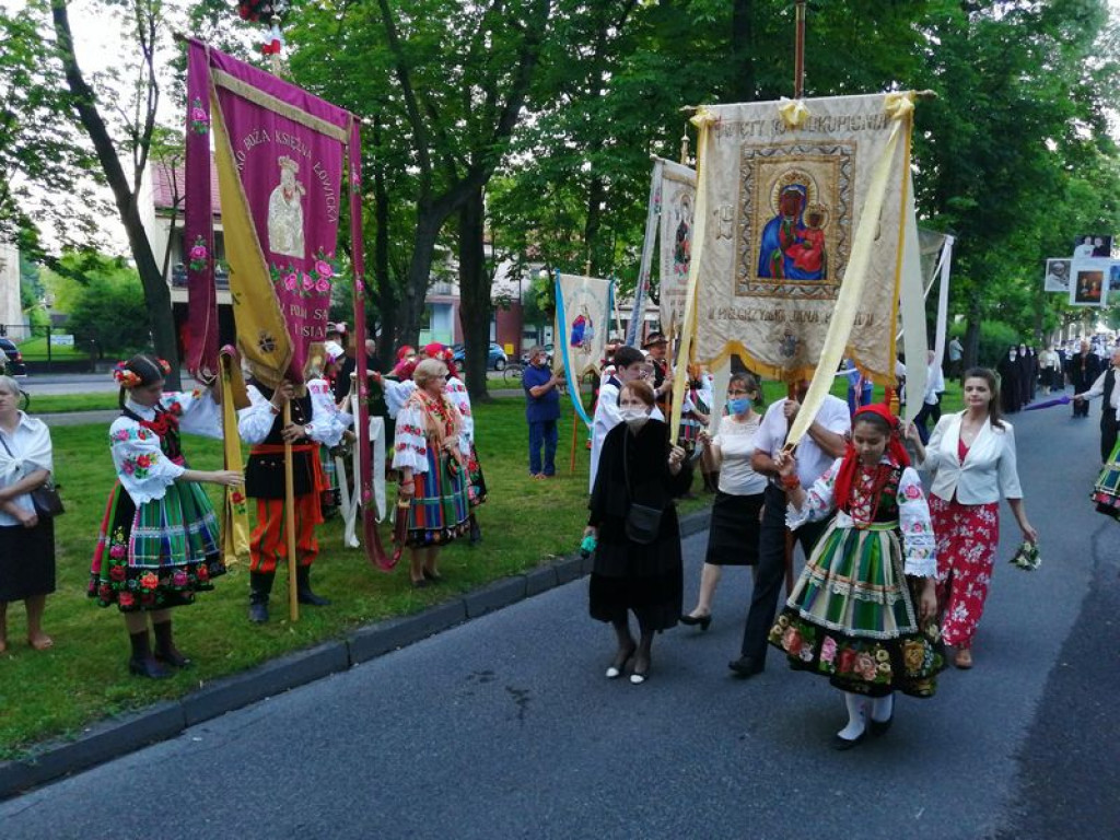 Procesja przeszła Alejami Sienkiewicza FILM i ZDJĘCIA