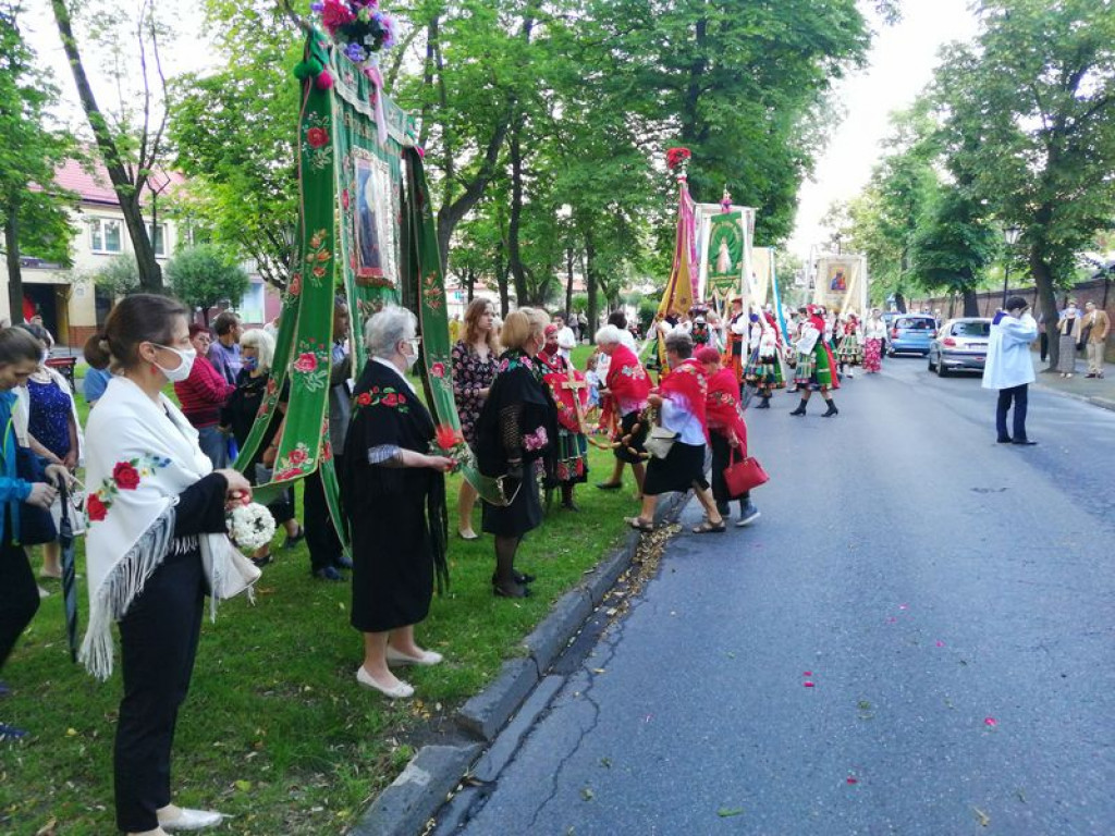 Procesja przeszła Alejami Sienkiewicza FILM i ZDJĘCIA
