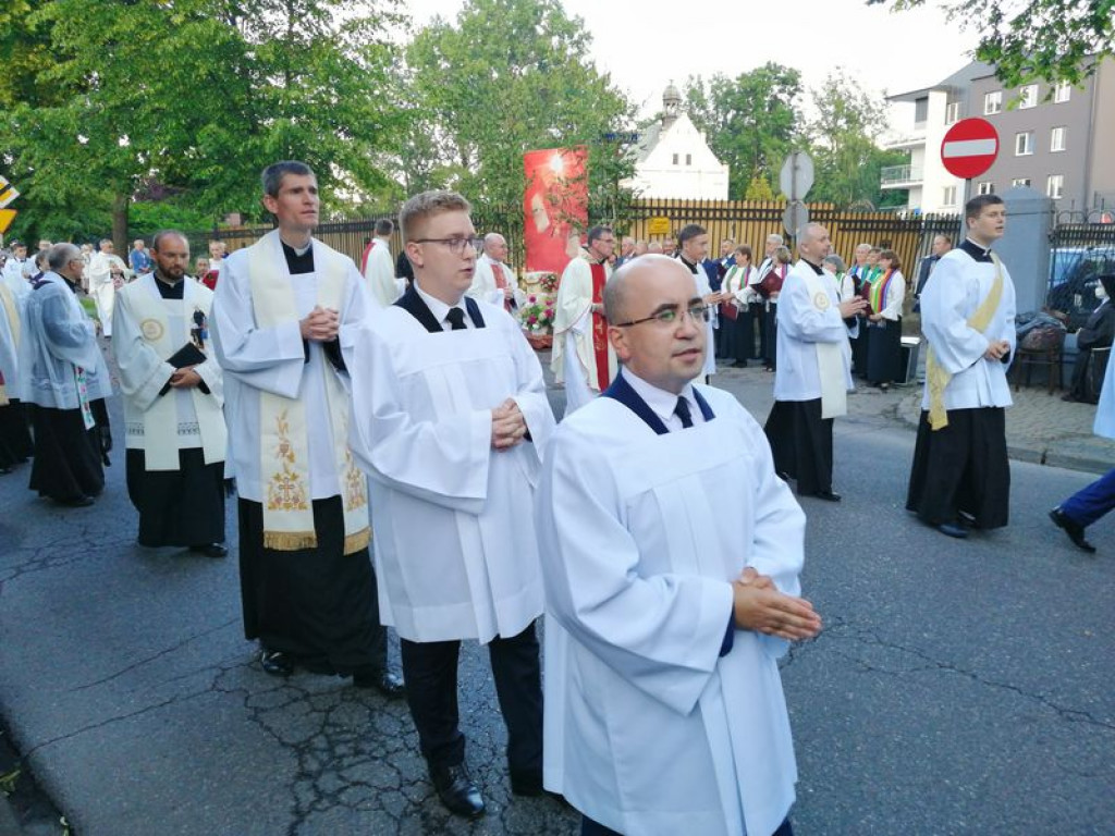 Procesja przeszła Alejami Sienkiewicza FILM i ZDJĘCIA