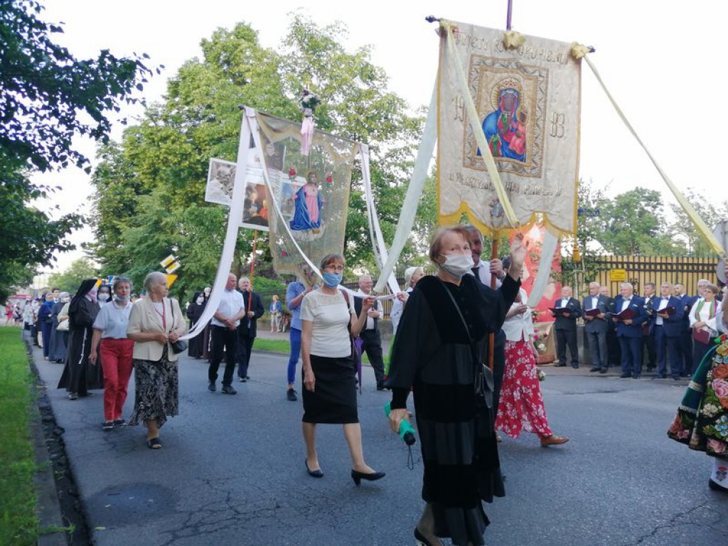 Procesja przeszła Alejami Sienkiewicza FILM i ZDJĘCIA