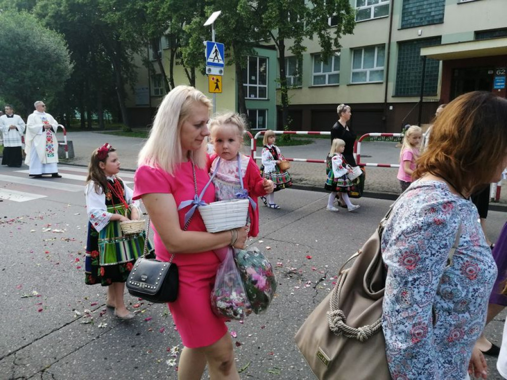 Procesja przeszła Alejami Sienkiewicza FILM i ZDJĘCIA