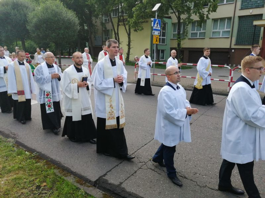 Procesja przeszła Alejami Sienkiewicza FILM i ZDJĘCIA