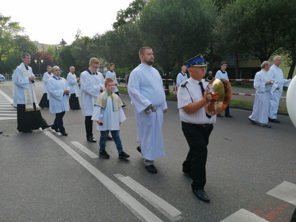 Procesja przeszła Alejami Sienkiewicza FILM i ZDJĘCIA