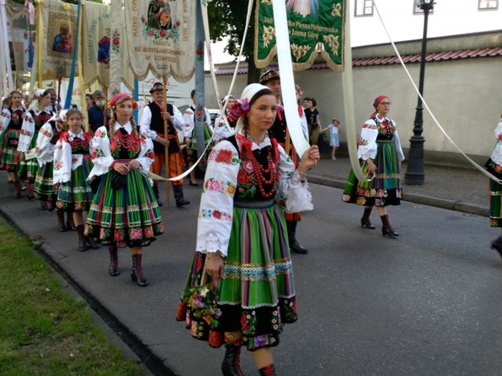 Procesja przeszła Alejami Sienkiewicza FILM i ZDJĘCIA