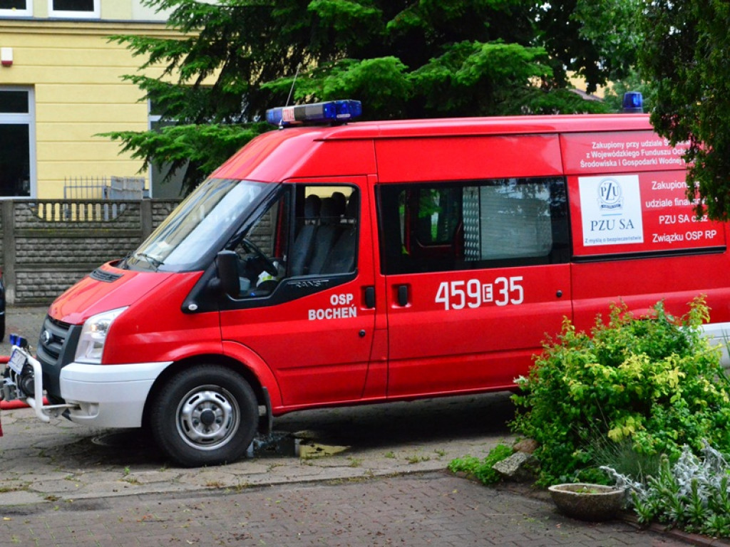 Gwałtowna burza: zalane ulice, połamane konary, woda w piwnicach (zdjęcia)