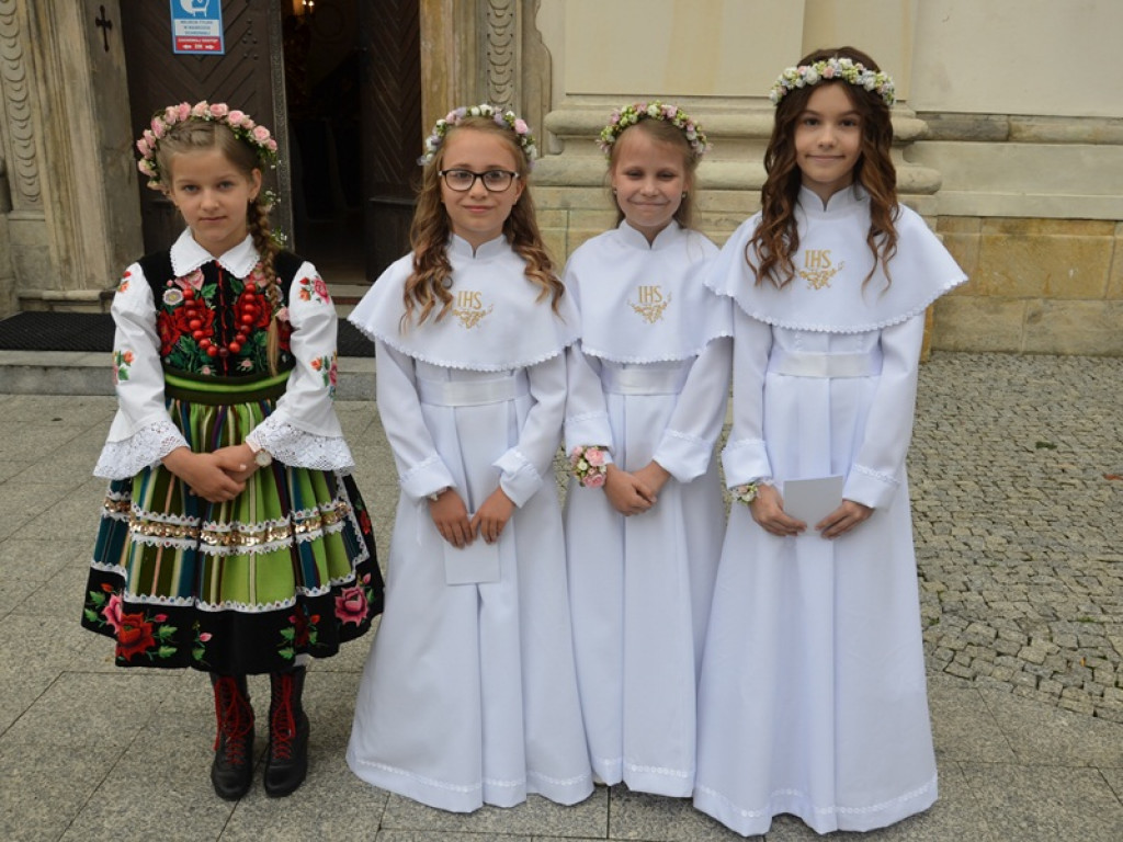 Rozpoczęły się Pierwsze Komunie Święte (zdjęcia)