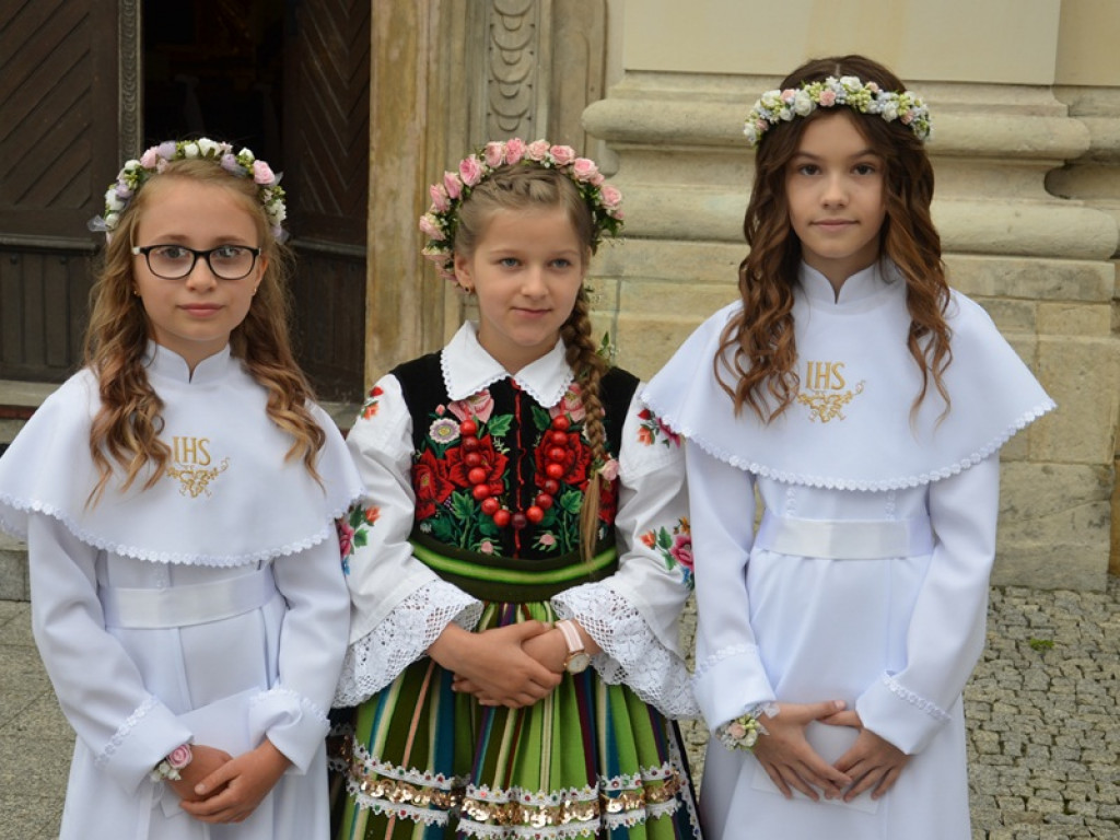 Rozpoczęły się Pierwsze Komunie Święte (zdjęcia)