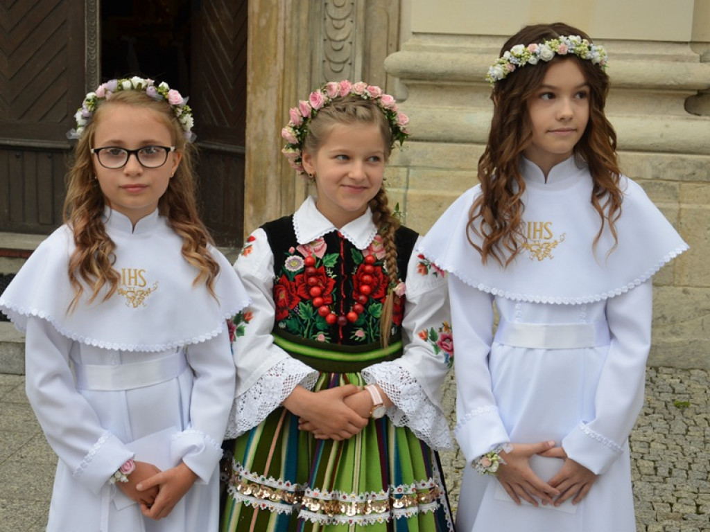 Rozpoczęły się Pierwsze Komunie Święte (zdjęcia)