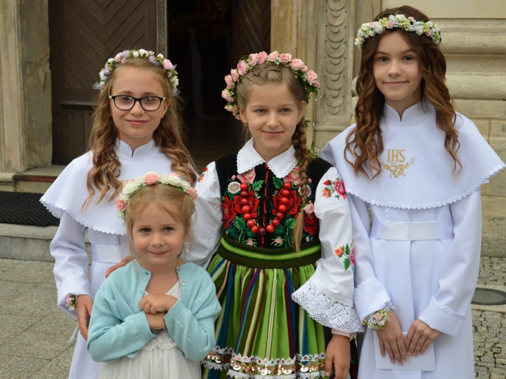 Rozpoczęły się Pierwsze Komunie Święte (zdjęcia)