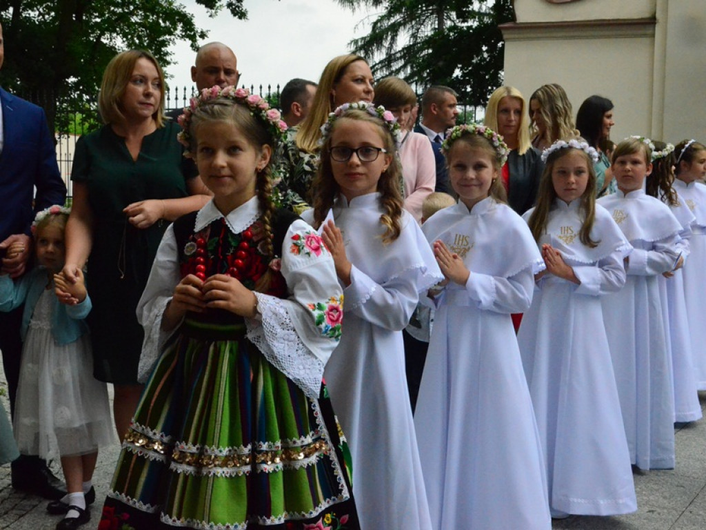 Rozpoczęły się Pierwsze Komunie Święte (zdjęcia)