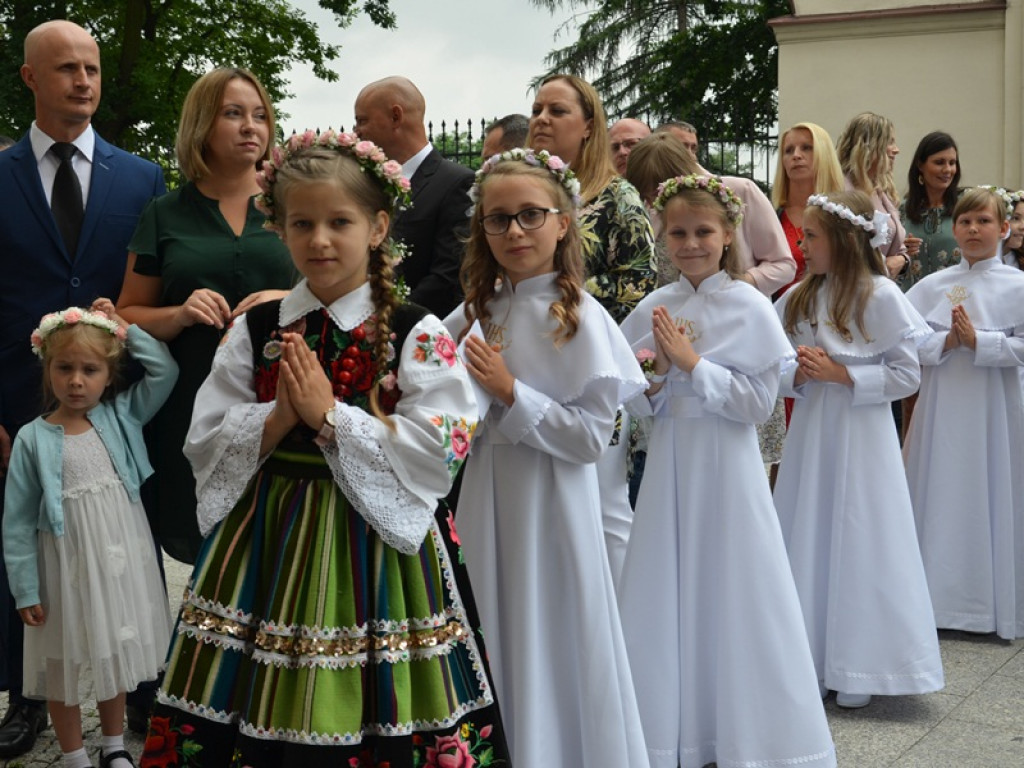 Rozpoczęły się Pierwsze Komunie Święte (zdjęcia)