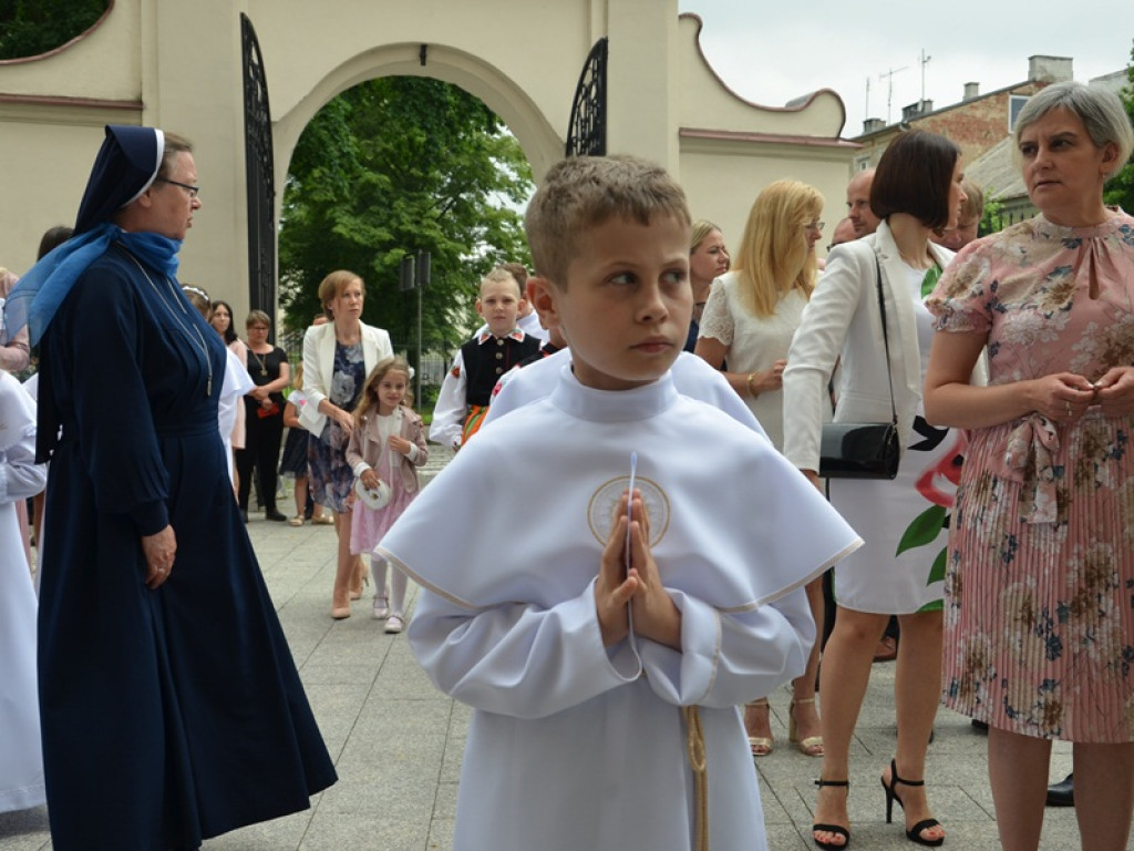 Rozpoczęły się Pierwsze Komunie Święte (zdjęcia)