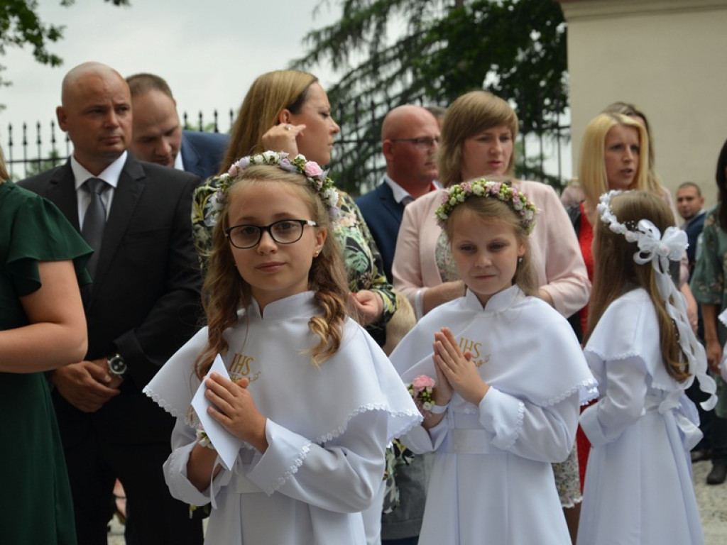 Rozpoczęły się Pierwsze Komunie Święte (zdjęcia)