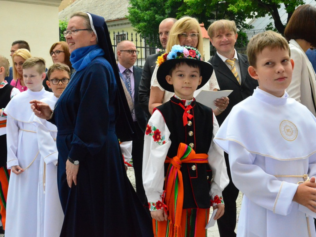 Rozpoczęły się Pierwsze Komunie Święte (zdjęcia)
