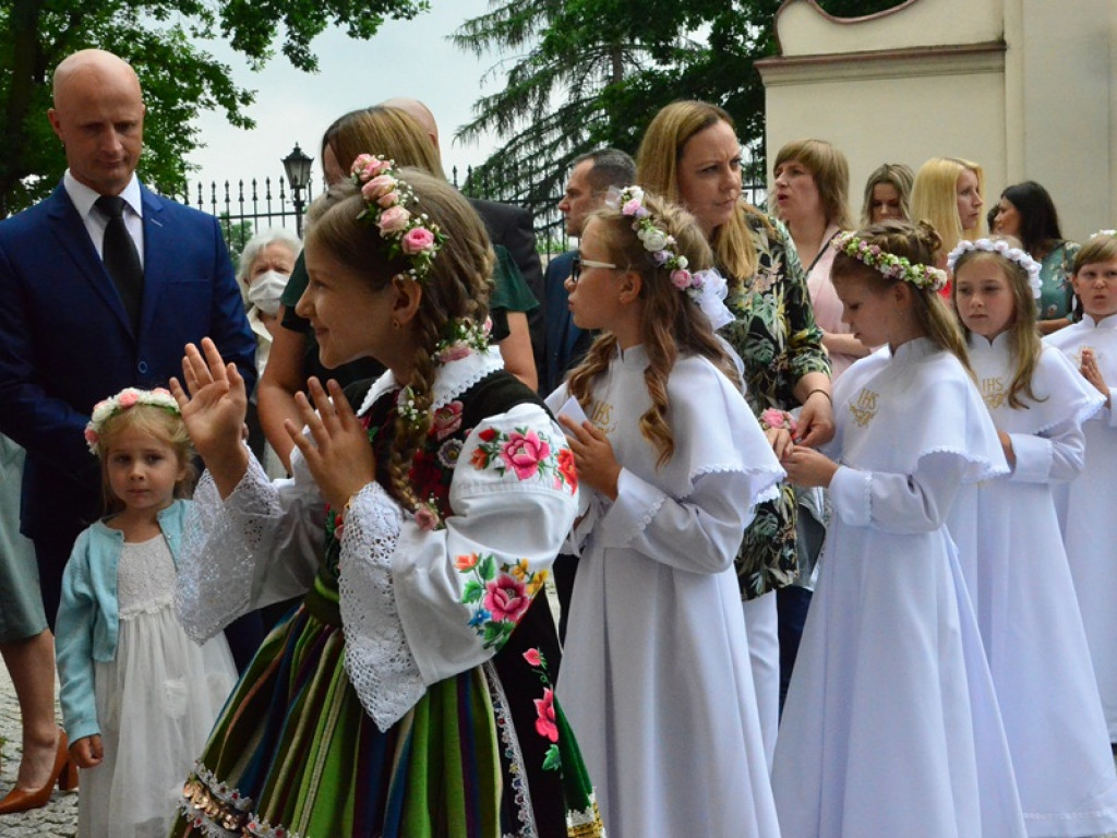 Rozpoczęły się Pierwsze Komunie Święte (zdjęcia)