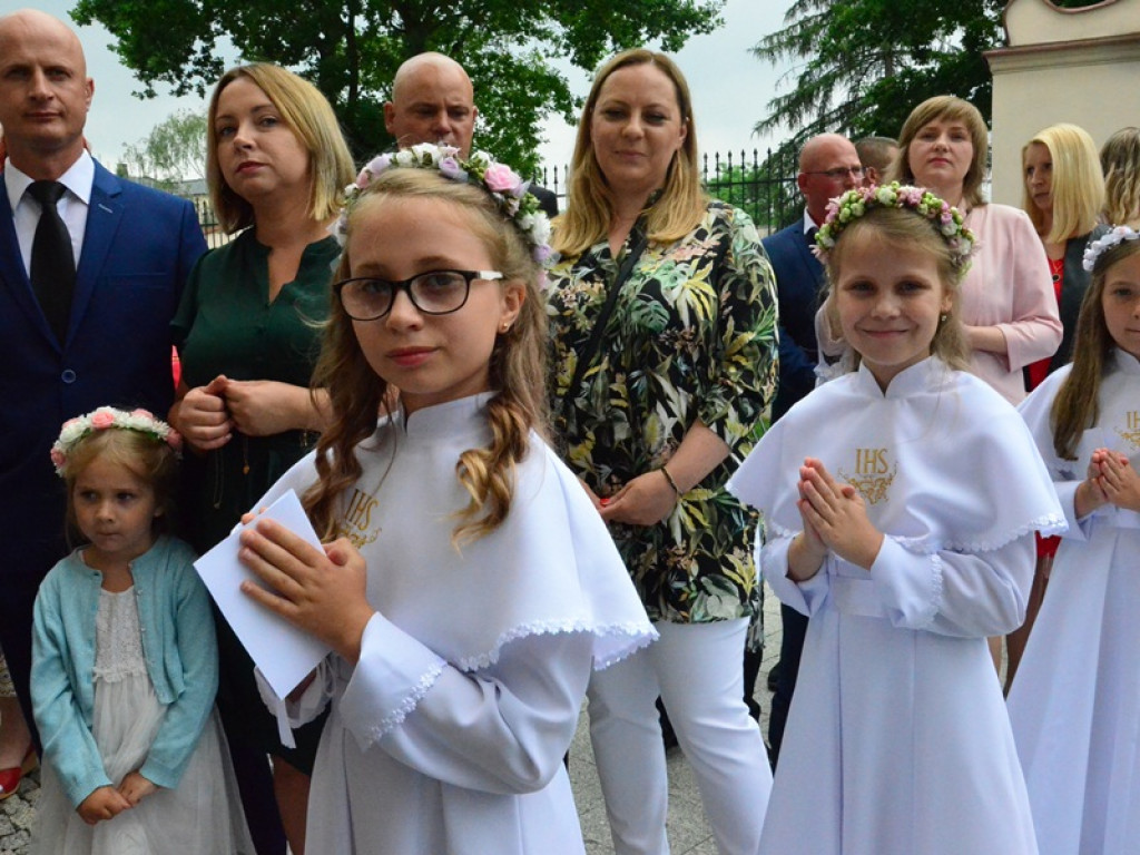 Rozpoczęły się Pierwsze Komunie Święte (zdjęcia)