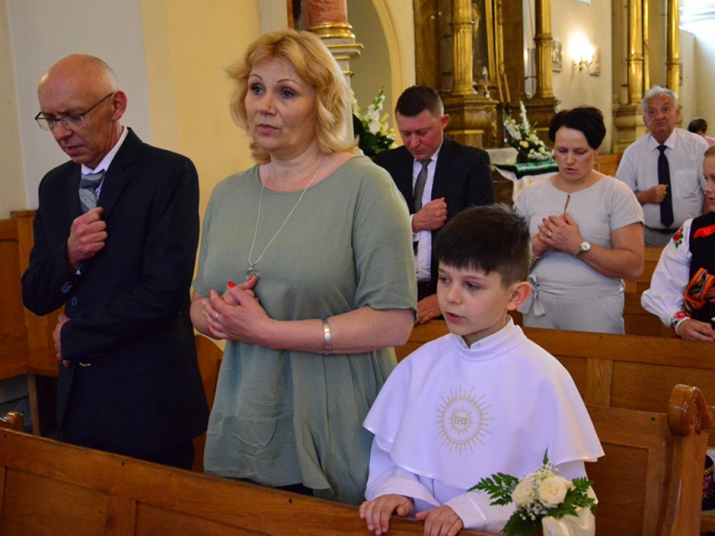 Rozpoczęły się Pierwsze Komunie Święte (zdjęcia)