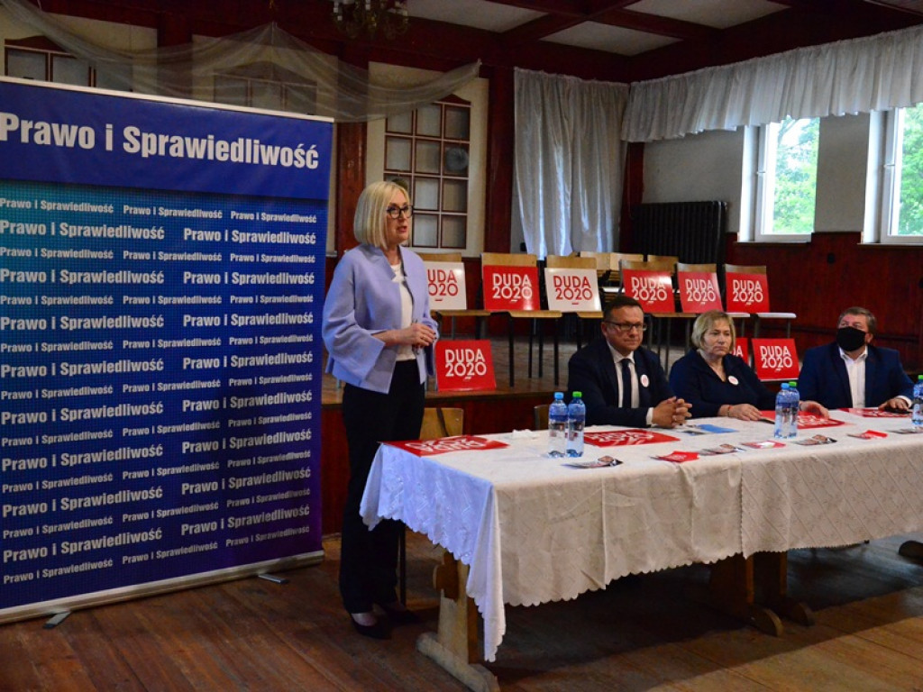 Spotkanie z europosłanką w Głownie. Uczestnicy skandowali 