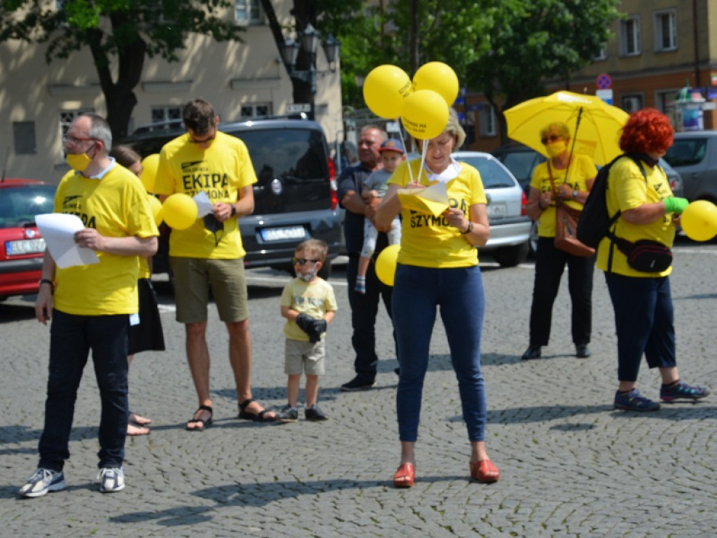 Flash mob ekipy Szymona na Starym Rynku