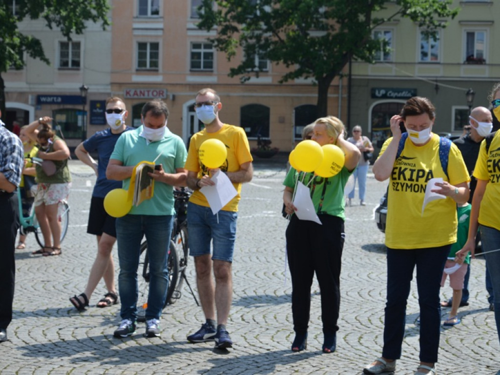 Flash mob ekipy Szymona na Starym Rynku