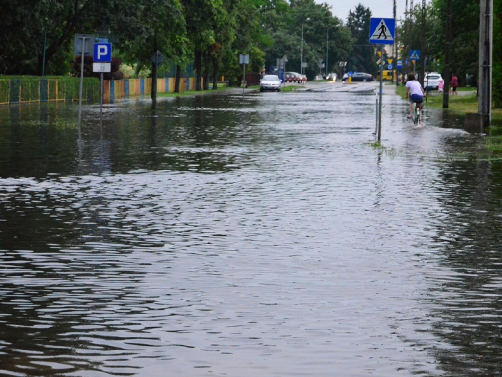 Strażacy ponownie walczą z wodą