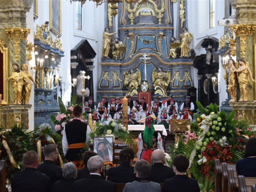 Rodzina, bliscy, przyjaciele i uczniowie żegnają Stanisława Wielca