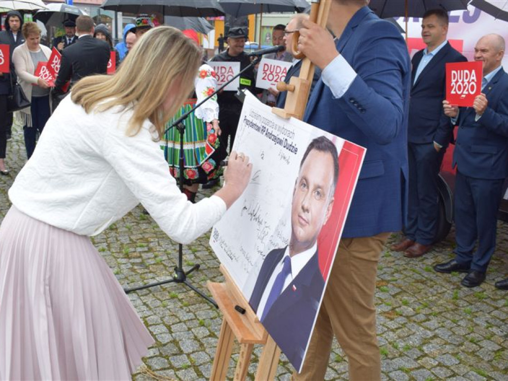 Łowicki komitet prezydenta Dudy mówi o 