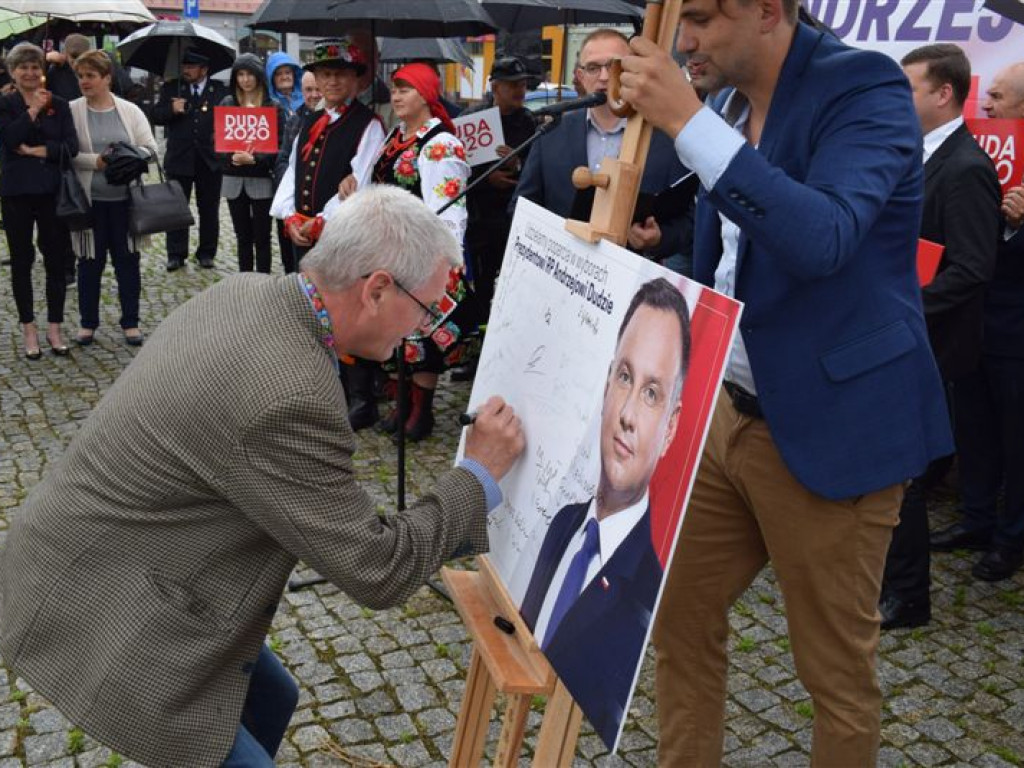 Łowicki komitet prezydenta Dudy mówi o 