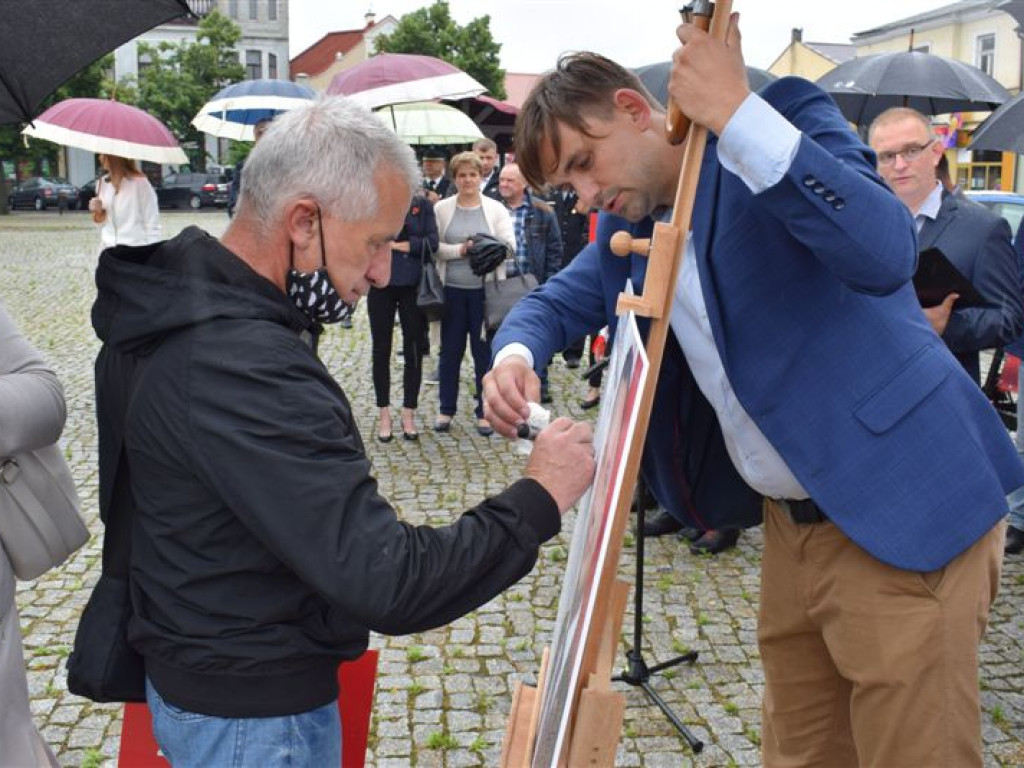 Łowicki komitet prezydenta Dudy mówi o 