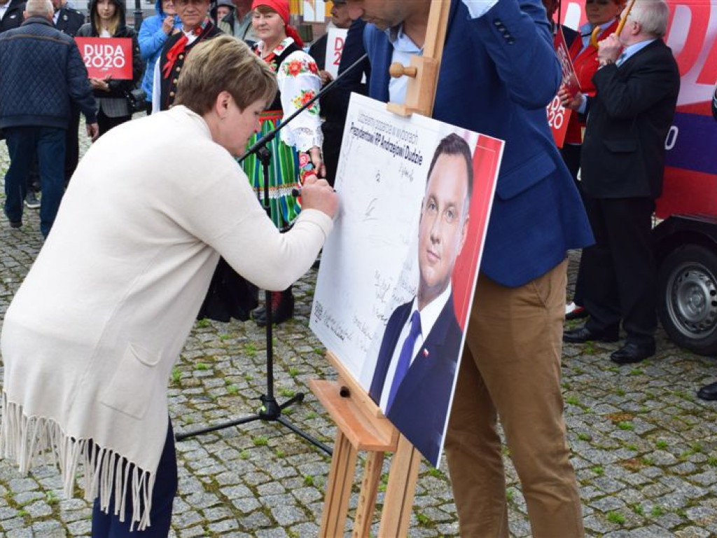 Łowicki komitet prezydenta Dudy mówi o 
