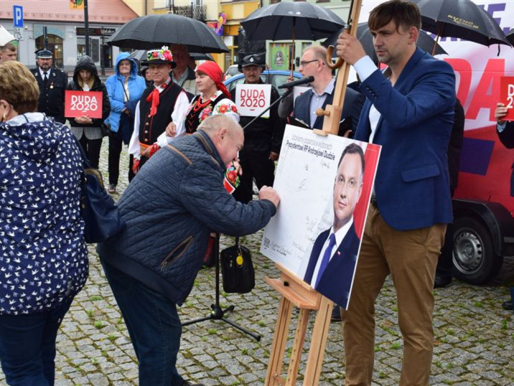 Łowicki komitet prezydenta Dudy mówi o 