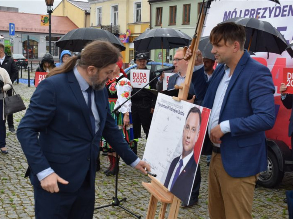 Łowicki komitet prezydenta Dudy mówi o 