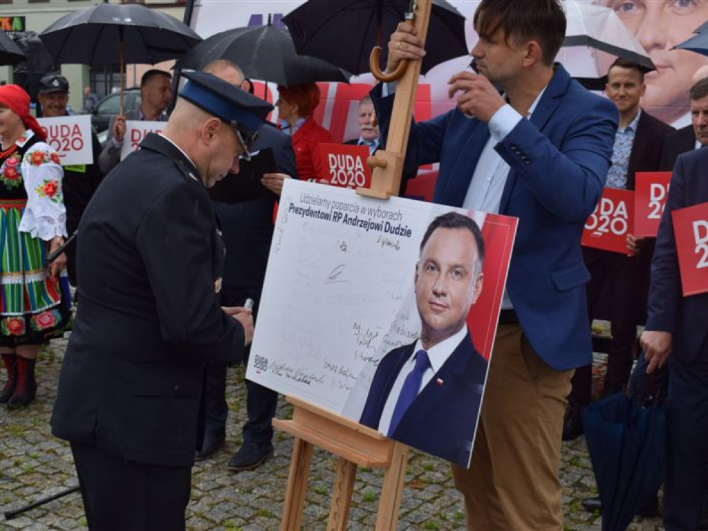Łowicki komitet prezydenta Dudy mówi o 