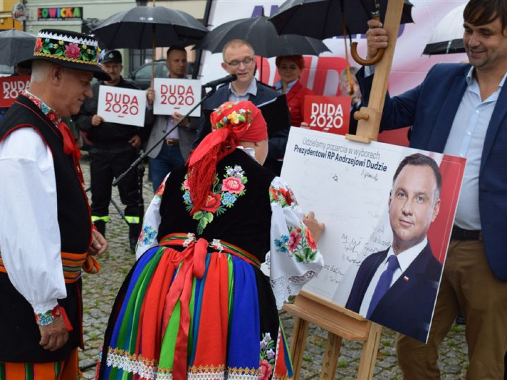 Łowicki komitet prezydenta Dudy mówi o 