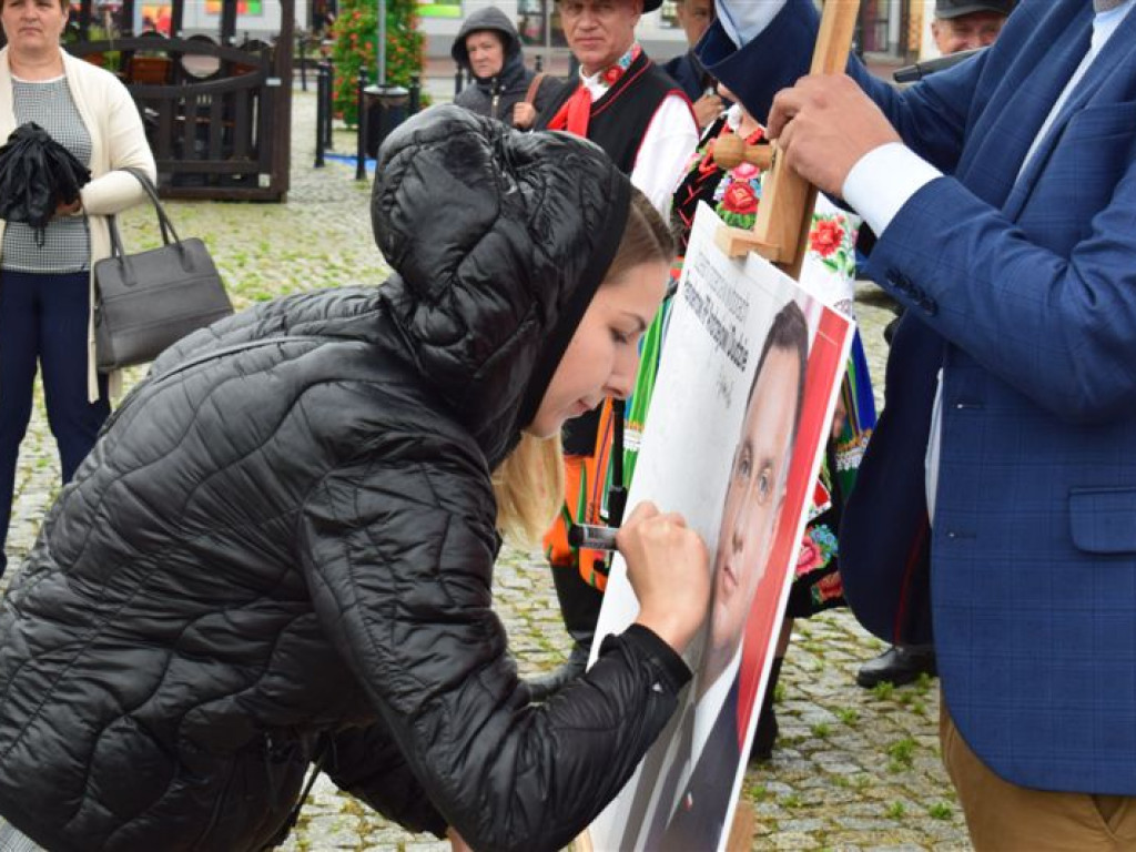 Łowicki komitet prezydenta Dudy mówi o 