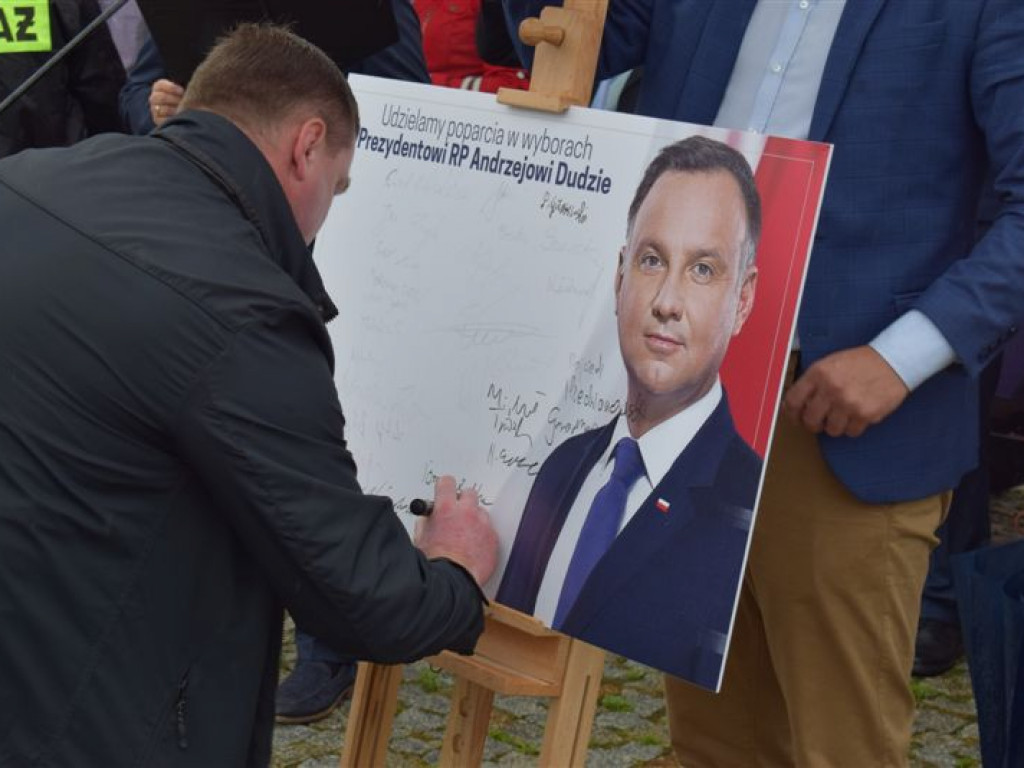 Łowicki komitet prezydenta Dudy mówi o 