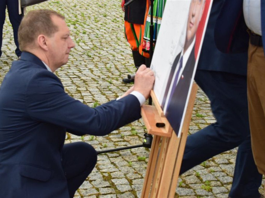 Łowicki komitet prezydenta Dudy mówi o 