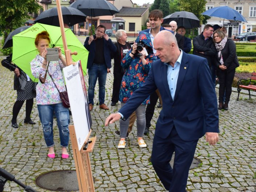 Łowicki komitet prezydenta Dudy mówi o 