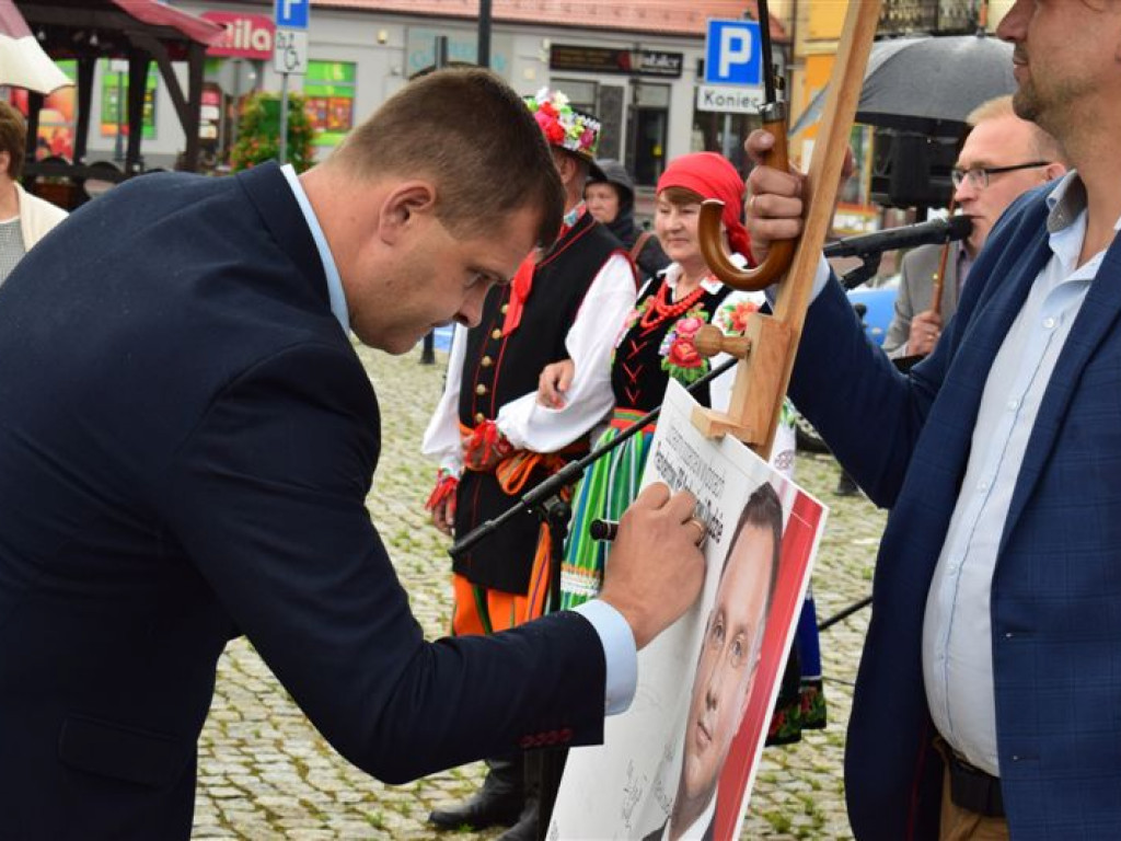 Łowicki komitet prezydenta Dudy mówi o 