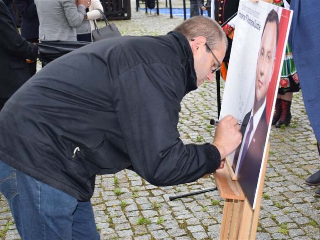 Łowicki komitet prezydenta Dudy mówi o 