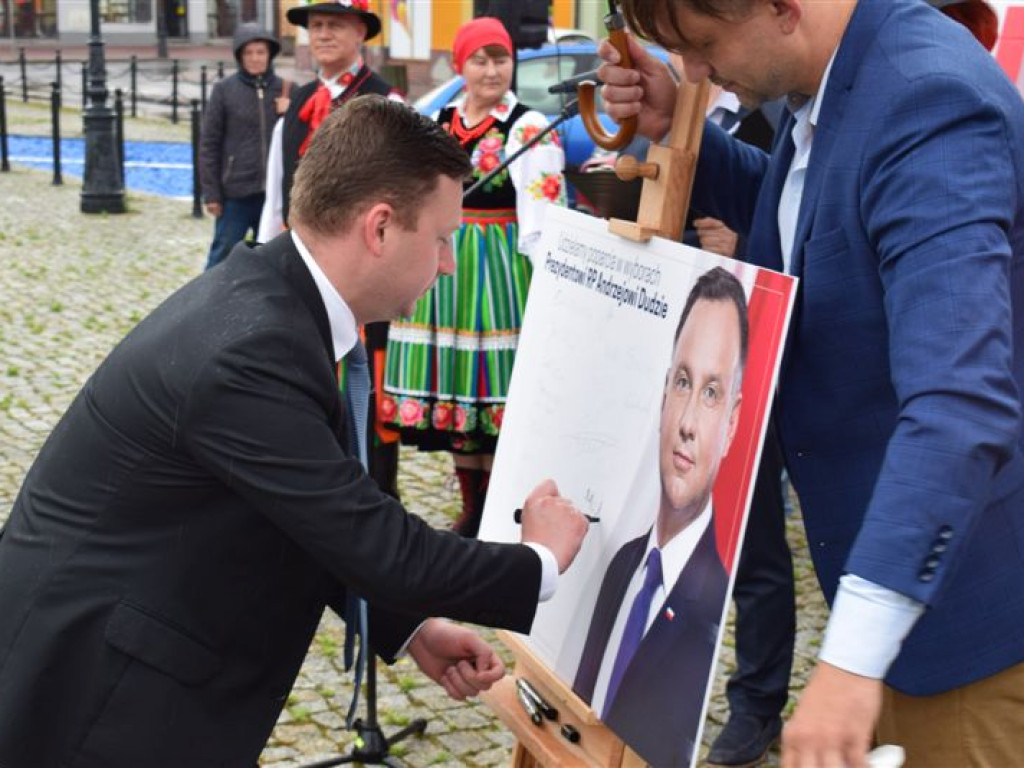 Łowicki komitet prezydenta Dudy mówi o 