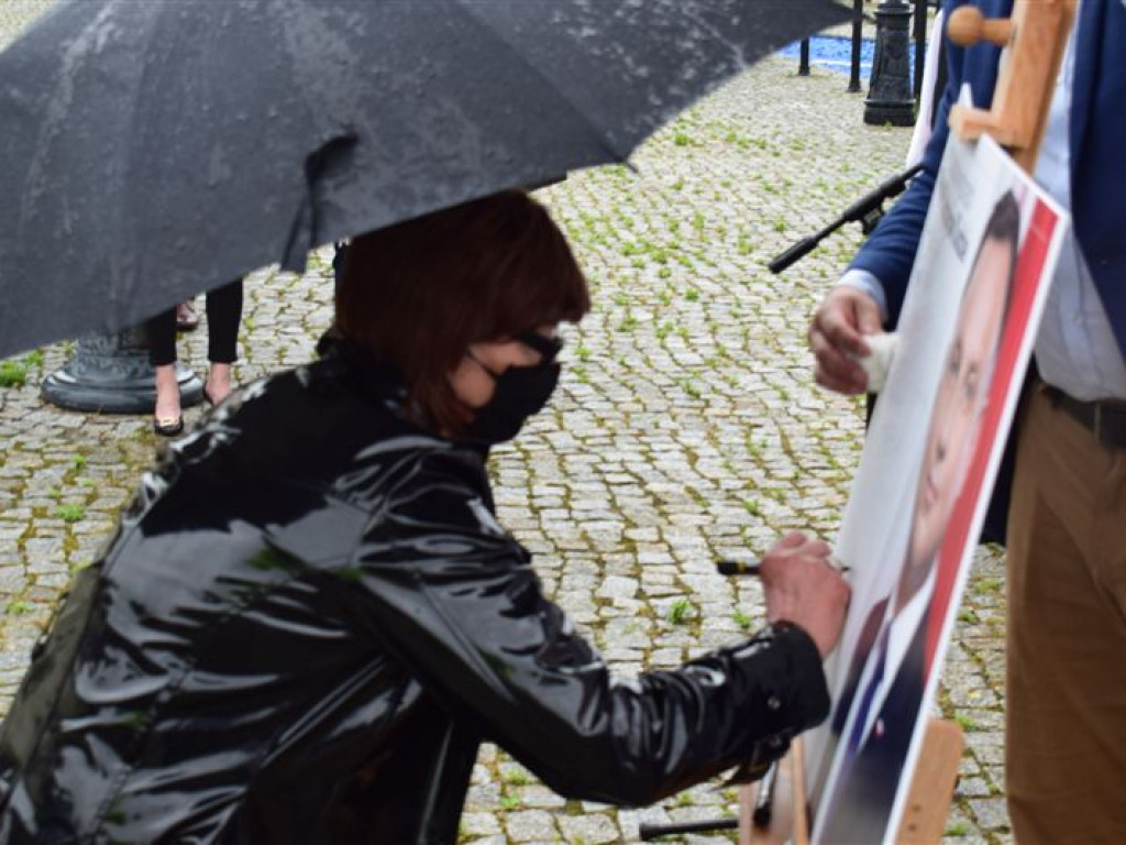 Łowicki komitet prezydenta Dudy mówi o 